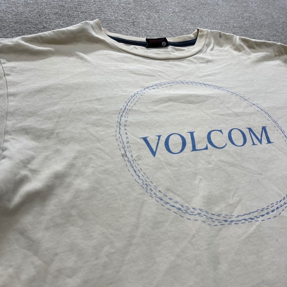 Vintage Volcom with a blue logo graphic Short Sleeve T-Shirt - Picture 2 of 9